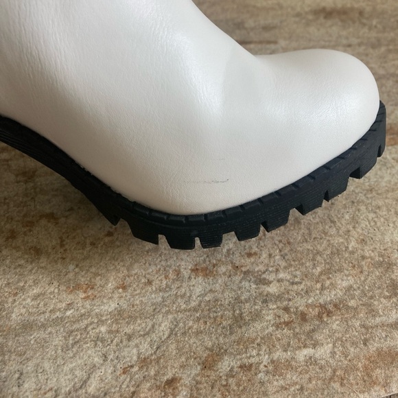 Soda white ankle boots with black 3 inch heel size 5.5 EUC - Picture 4 of 9